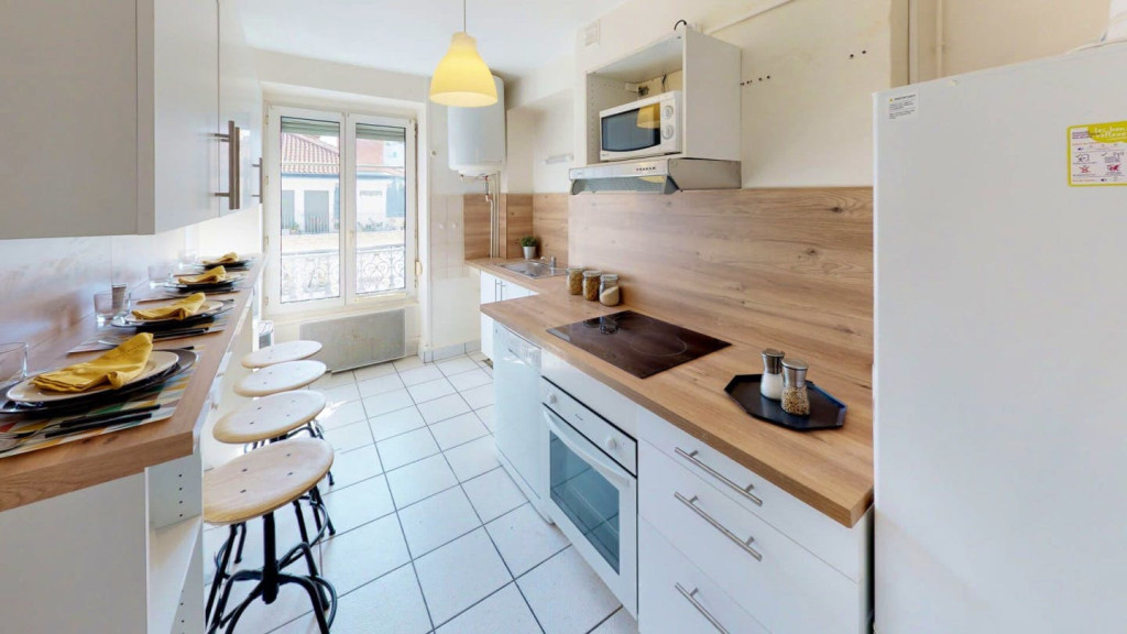 4-Bed Apartment on Avenue Jean Jaurès