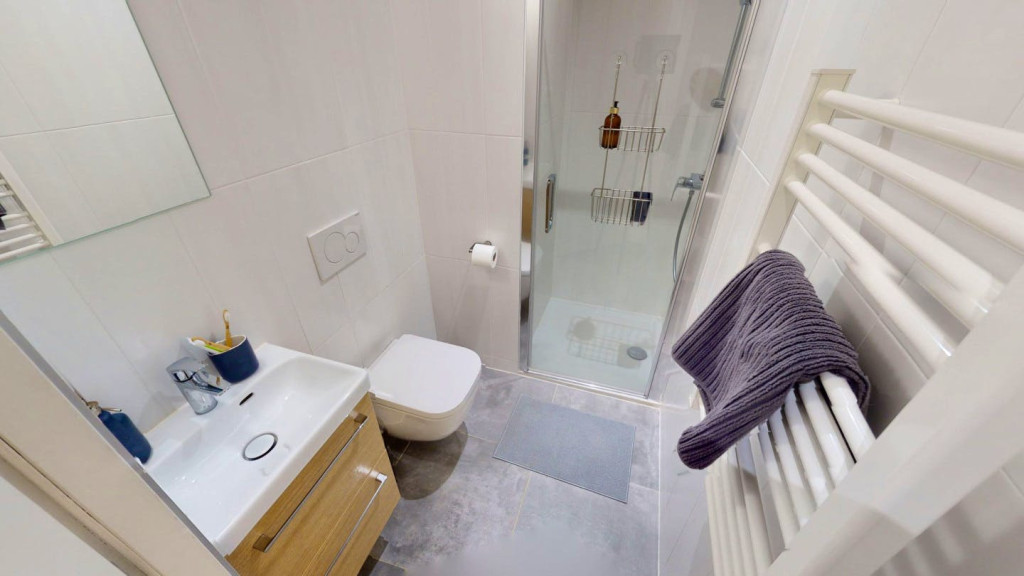 9-Bed Apartment on Rue de Turbigo