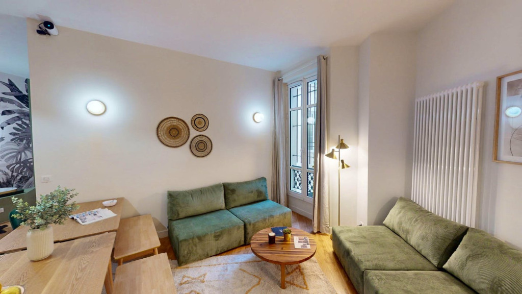 9-Bed Apartment on Rue de Turbigo
