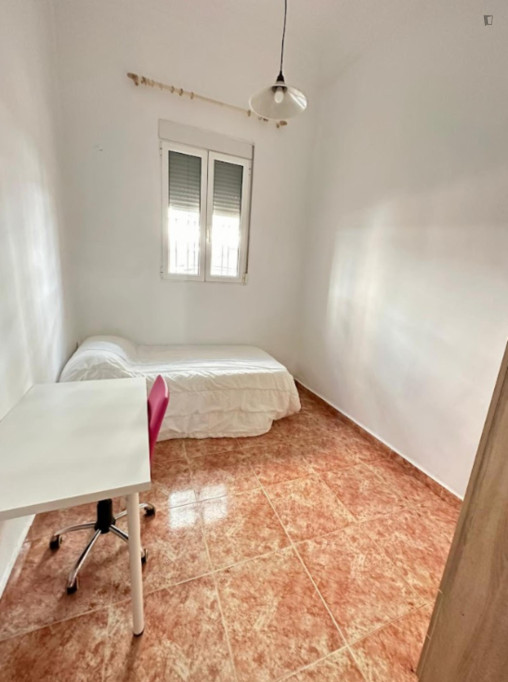 Pleasant double bedroom near Benimamet Station - Valence - chambre - ImmoJeune