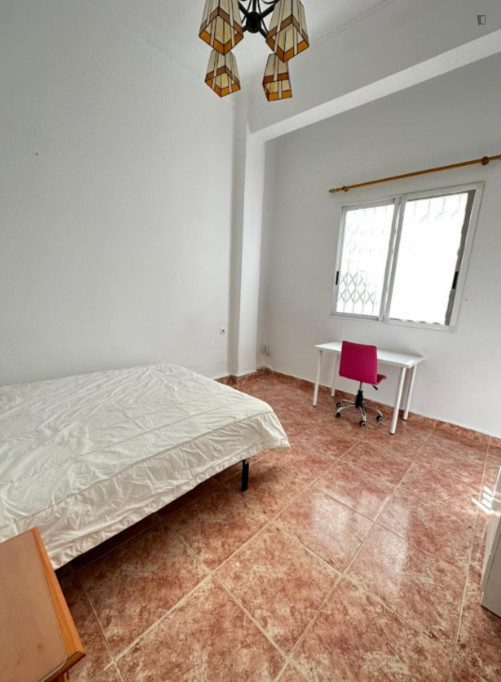 Elegant double bedroom near Benimamet Station - Valence - chambre - ImmoJeune