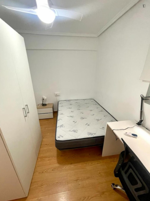 Inviting double bedroom near Benimamet station - Valence - chambre - ImmoJeune