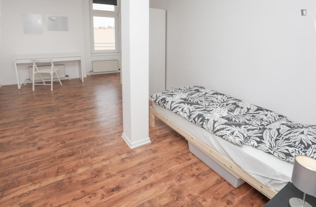 Large and welcoming single bedroom in Friedenau - Berlin - chambre - ImmoJeune