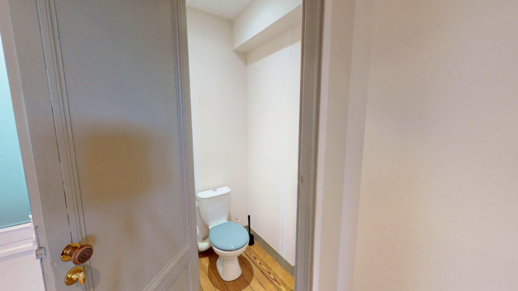 5-Bed Apartment on rue Vital Carles
