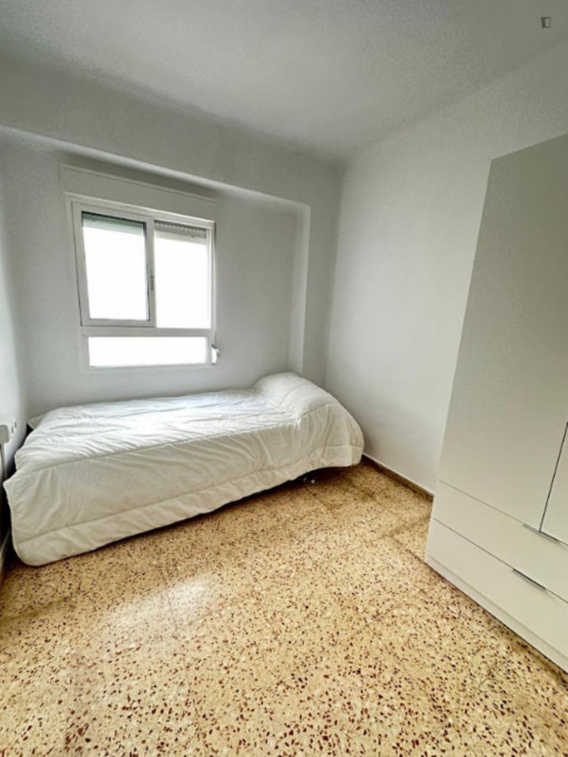 Inviting double bedroom in Burjassot - Valence - chambre - ImmoJeune