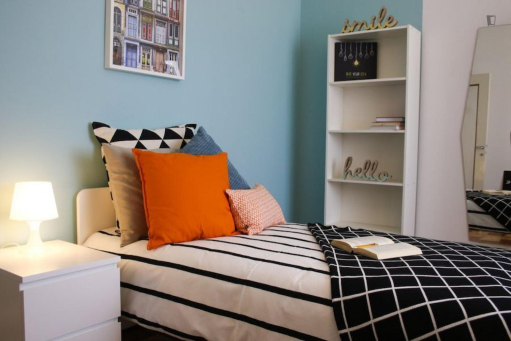 Dashing single bedroom in Crocifissa di Rosa - Brescia - chambre - ImmoJeune