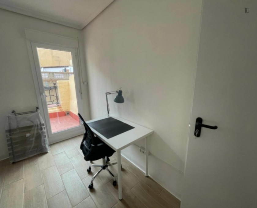 Bright Single Bedroom close to CEU
