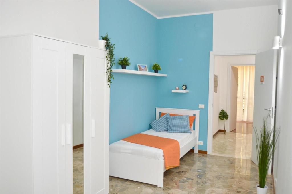 Elegant single bedroom near the Parco Sandro Pertini