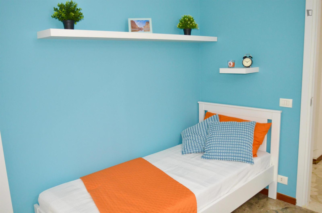 Elegant single bedroom near the Parco Sandro Pertini