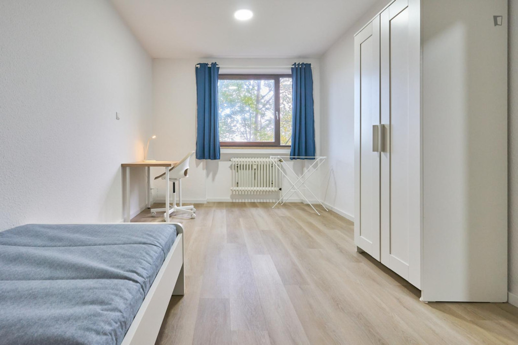Cosy single bedroom in Wersten