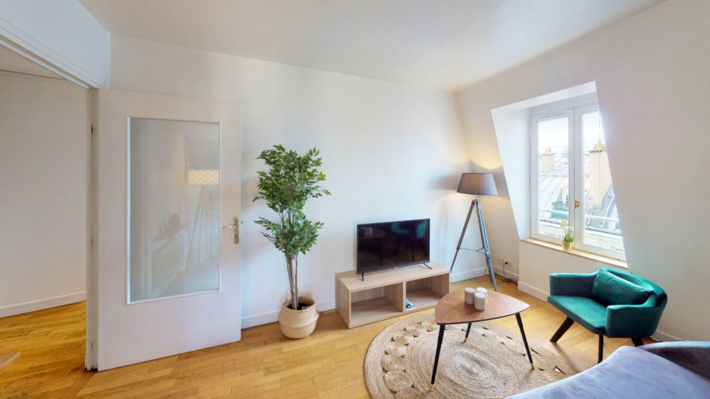 4-Bed Apartment on rue du Quatre Septembre