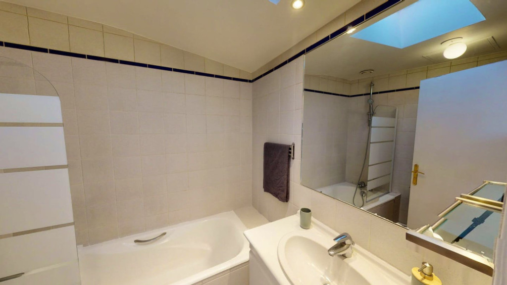 4-Bed Apartment on rue du Quatre Septembre