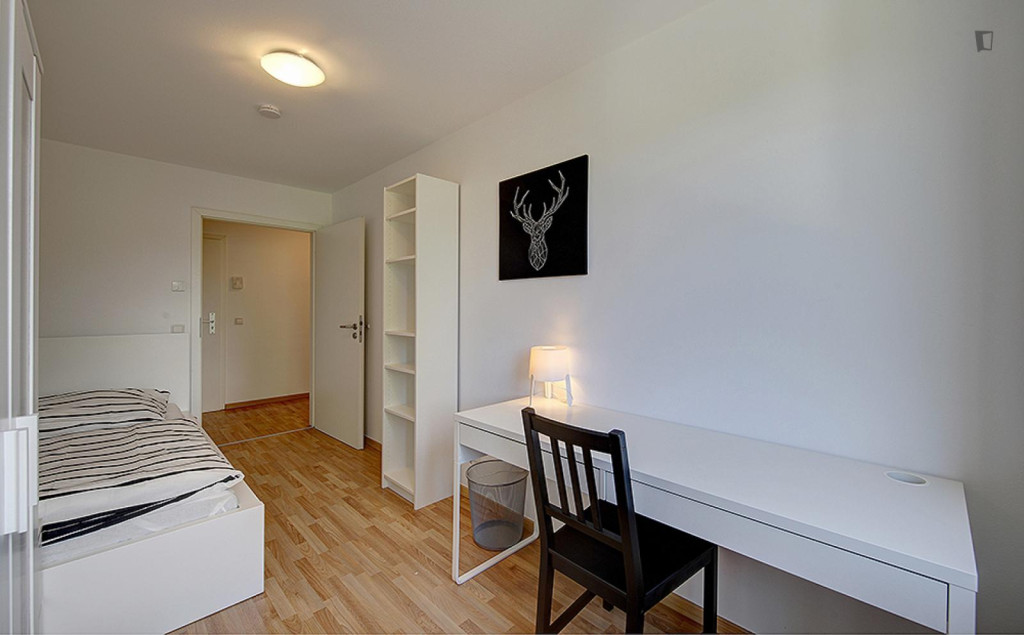 Inviting single bedroom near Wilhelma Theater - Stuttgart - chambre - ImmoJeune