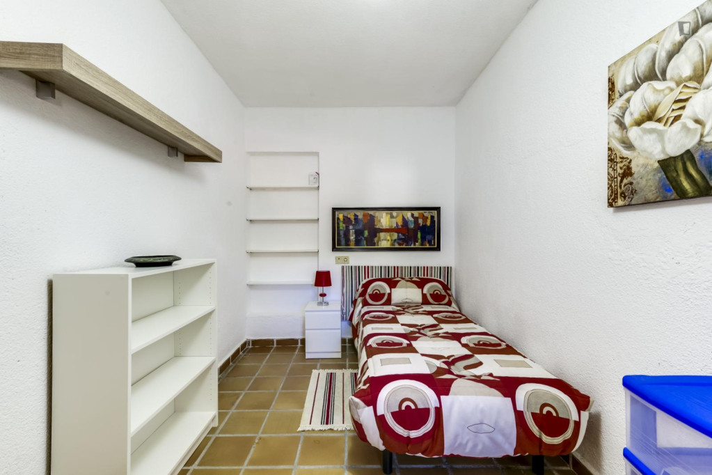 Really neat single bedroom near Universidad Europea de Madrid - Madrid - chambre - ImmoJeune