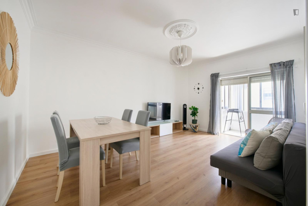 2-Bedroom Apartment with 2 Balconies Bills Included - 25m from Lisbon - Lisbonne - chambre - ImmoJeune