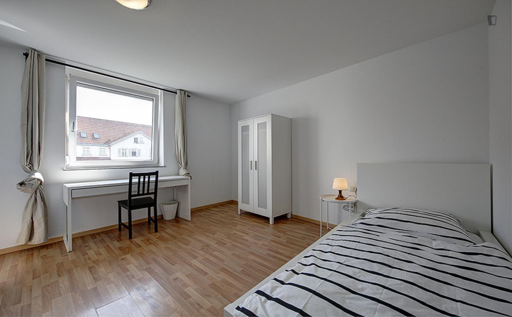 Spacious single bedroom near Wilhelma station - Stuttgart - chambre - ImmoJeune