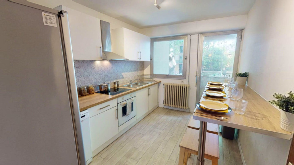 4-Bed Apartment on boulevard Lascrosses