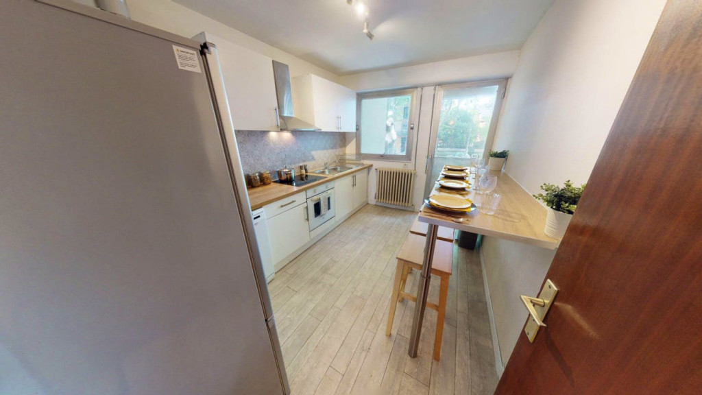 4-Bed Apartment on boulevard Lascrosses