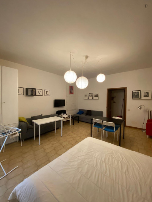 Very nice 2-bedroom apartment in San Lorenzo - Rome - chambre - ImmoJeune