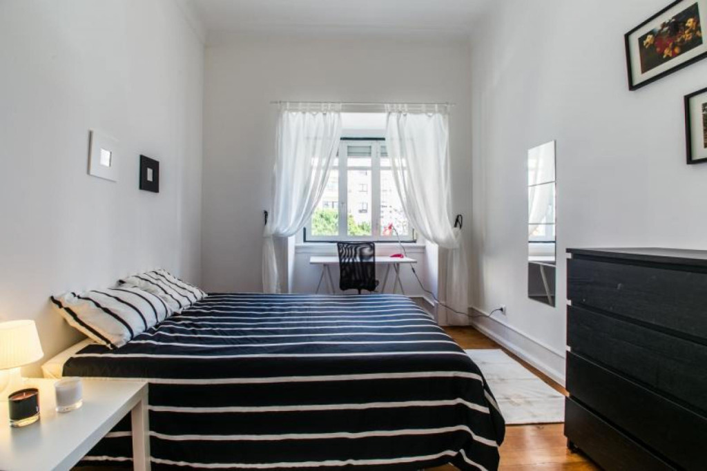 Extraordinary double bedroom in Sete Rios - Lisbonne - chambre - ImmoJeune