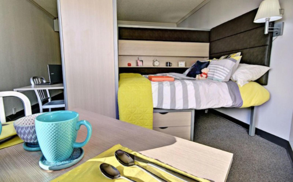 Bed in a shared bedroom, very close to the Old Port - Montreal - chambre - ImmoJeune