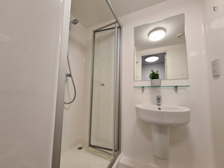 Cosy double ensuite bedroom close to Newcastle United Football Club