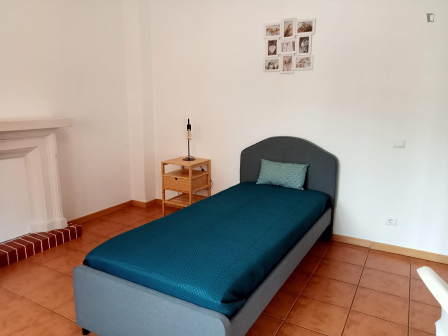Spacious single bedroom near Coimbra Stadium - Coimbra - chambre - ImmoJeune