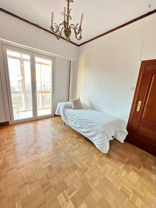 Single bedroom with a balcony, near Parque Campo Grande - Valladolid - chambre - ImmoJeune