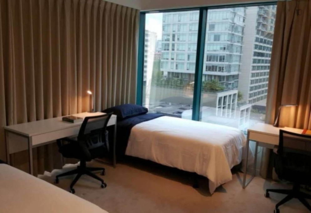 Bed in a welcoming twin bedroom, in Downtown Vancouver - Vancouver - chambre - ImmoJeune