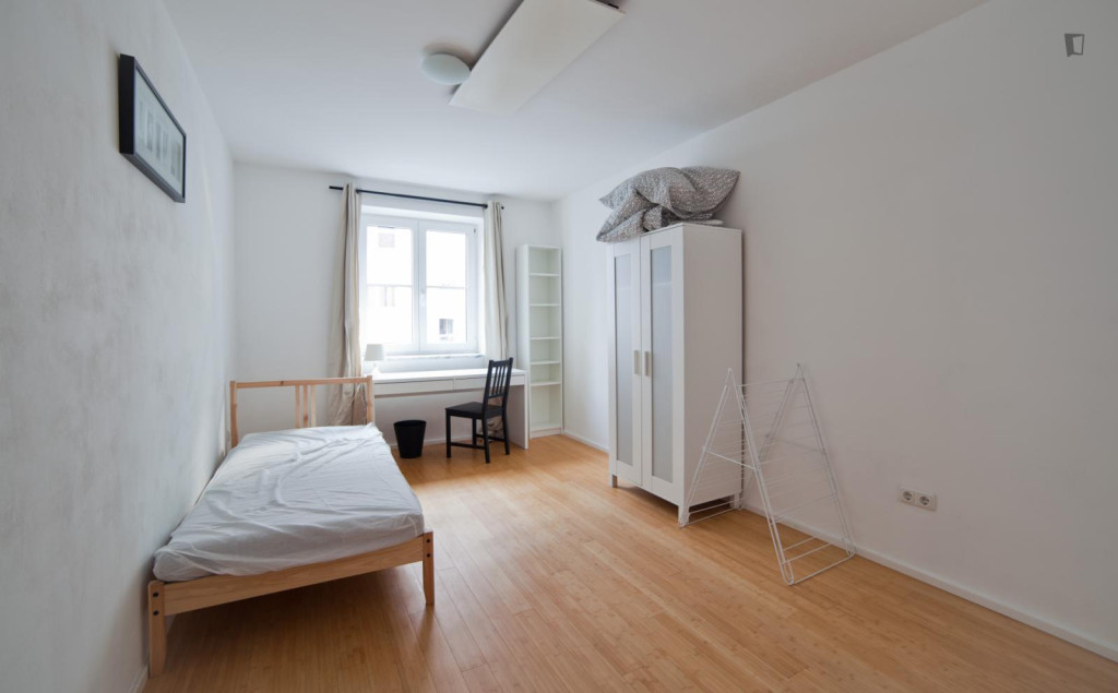 Wonderful single bedroom near the Maillingerstraße metro