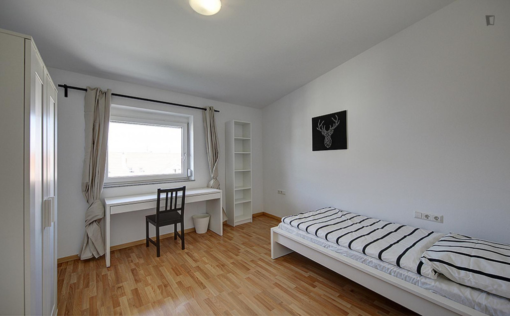 Lovely single bedroom near Wilhelma Theater - Stuttgart - chambre - ImmoJeune