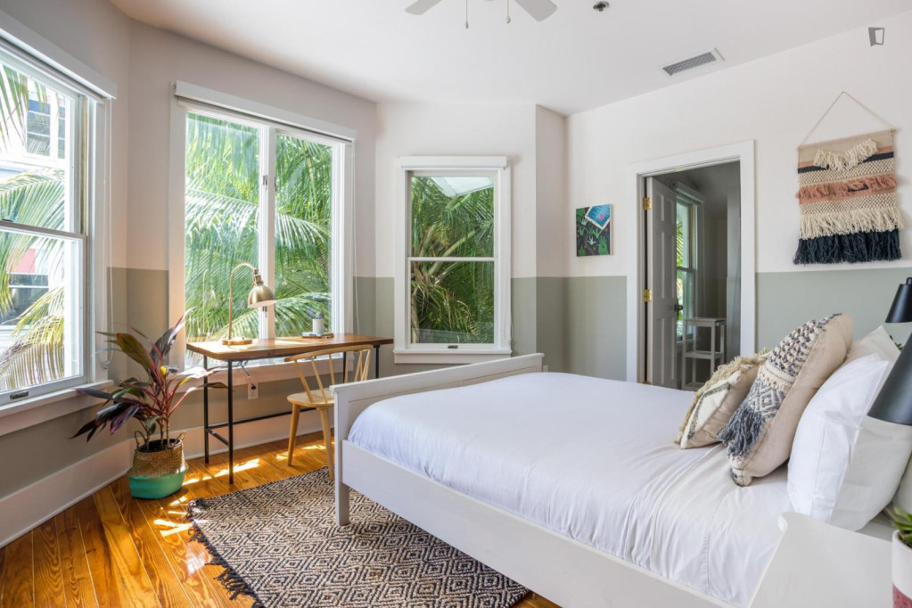 Sunny double bedroom in a residence near Jose Marti Park - Miami - chambre - ImmoJeune