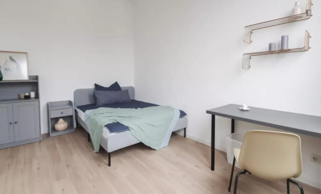 Inviting single bedroom in a student flat, in Charlottenburg - Berlin - chambre - ImmoJeune