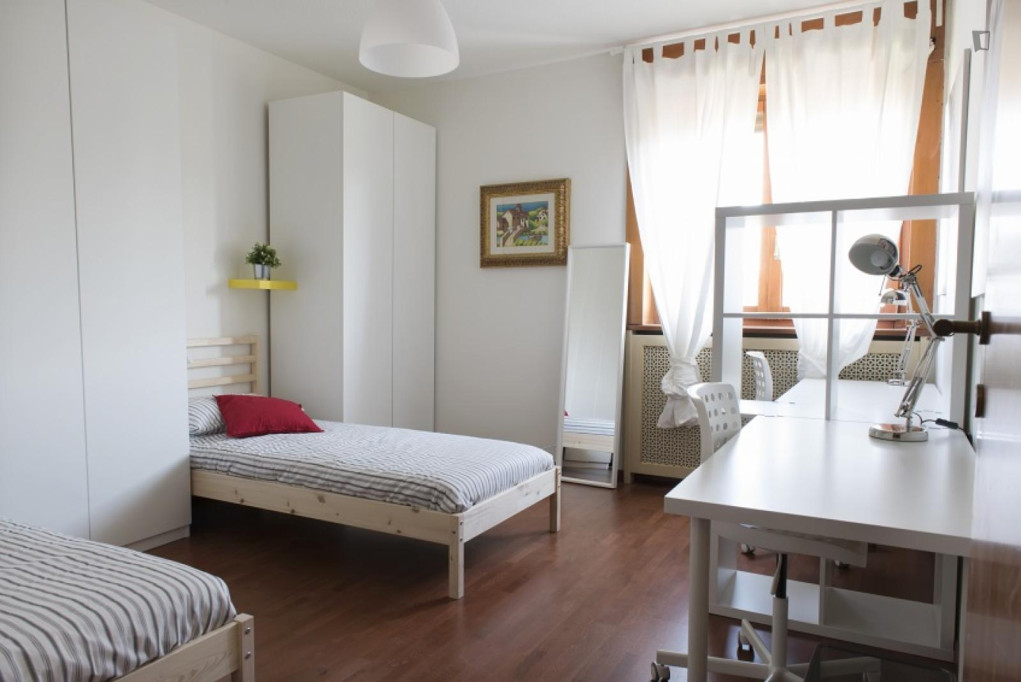 Bed in a beautiful twin bedroom in Primaticcio - Milan - chambre - ImmoJeune