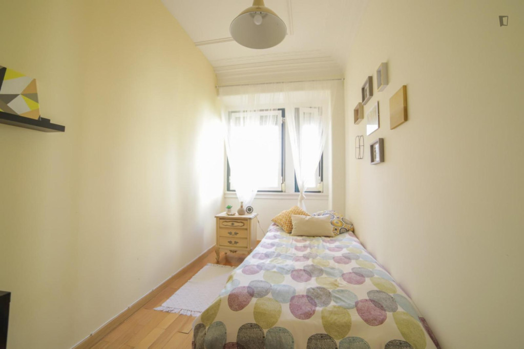 Cosy single bedroom in the heart of Alameda - Lisbonne - chambre - ImmoJeune