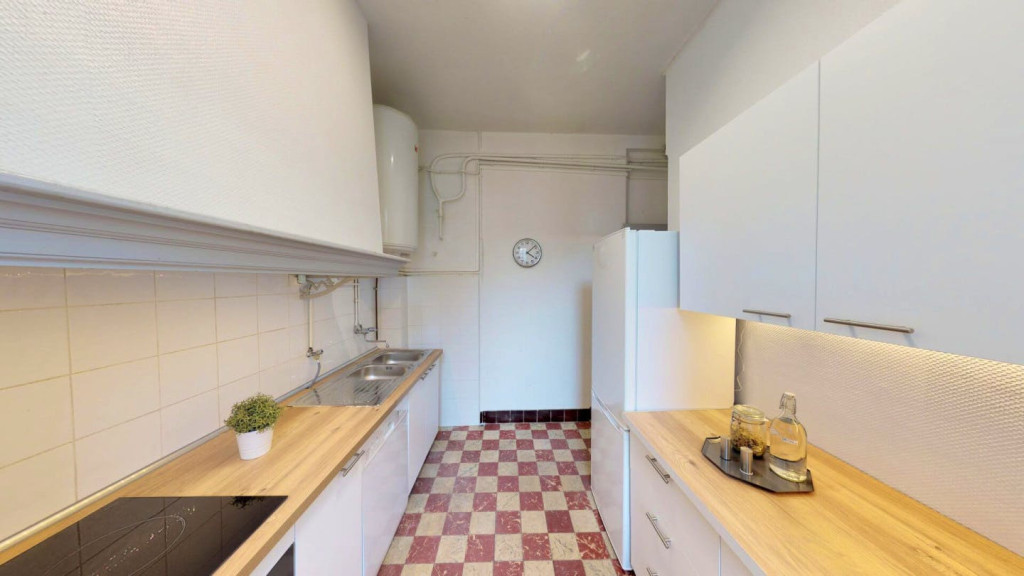Beautiful Comfortable Apt. w/ Terrace near Les Arceaux