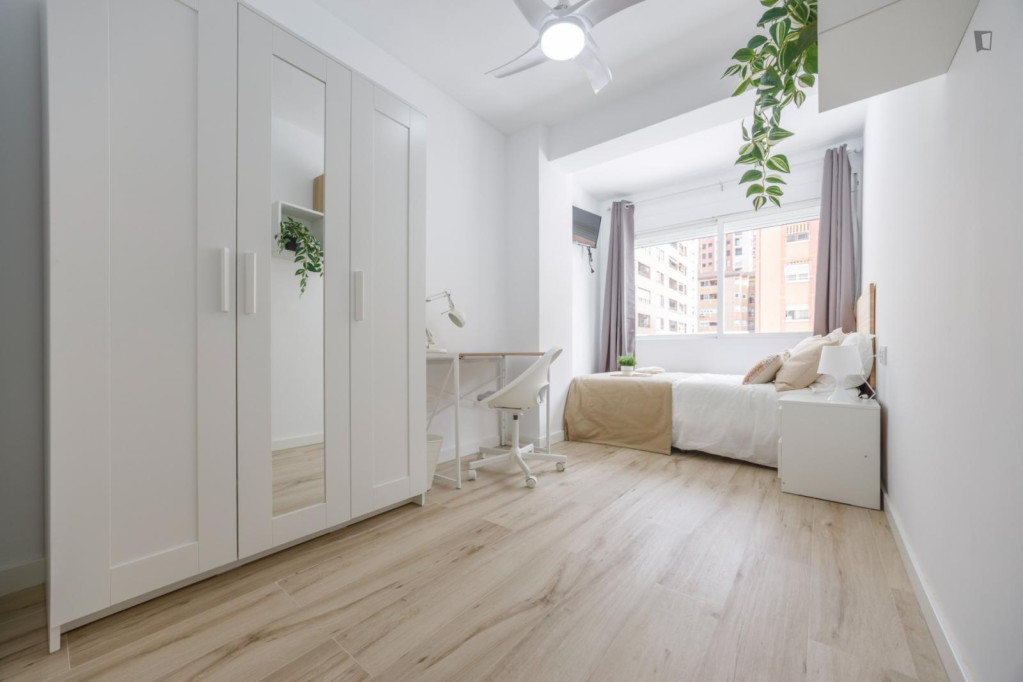 Beautiful double bedroom near the Ayora metro - Valence - chambre - ImmoJeune