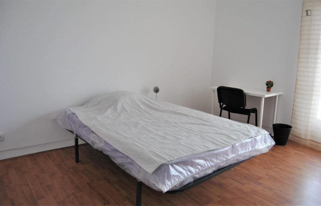 Cosy double bedroom next to Docas Castelo Branco - Castelo Branco - chambre - ImmoJeune
