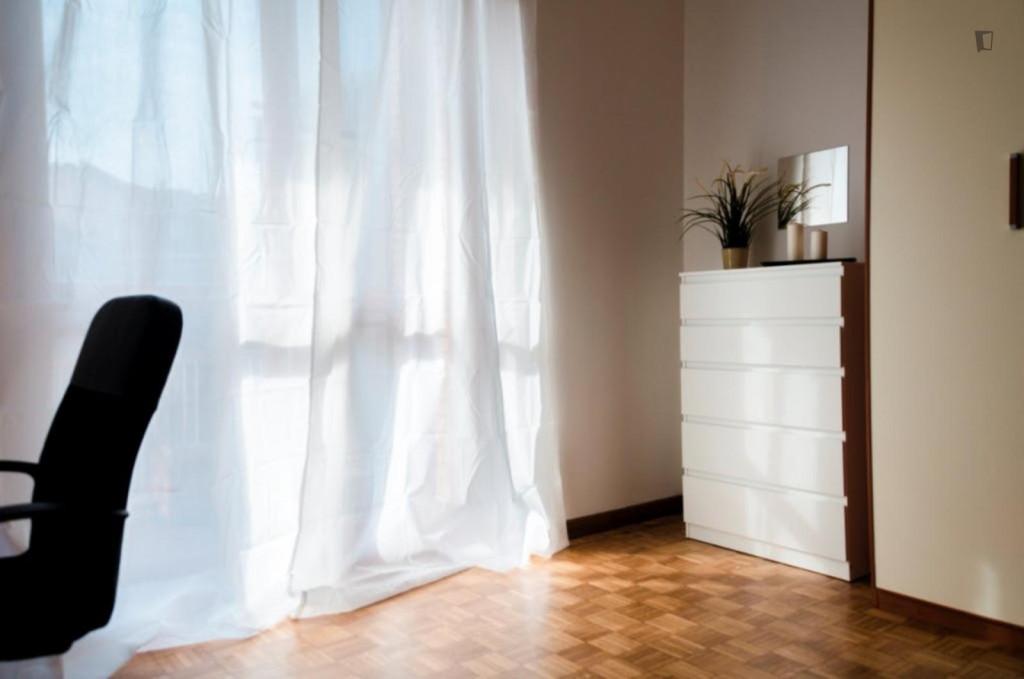 Spacious single bedroom near Parco Dora