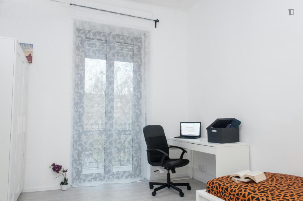 Single bedroom in a 7-bedroom flat in Borgo Filadelfia - Turin - chambre - ImmoJeune