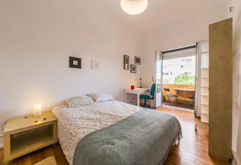 Unique and well-equipped double bedroom with balcony in Sete Rios - Lisbonne - chambre - ImmoJeune