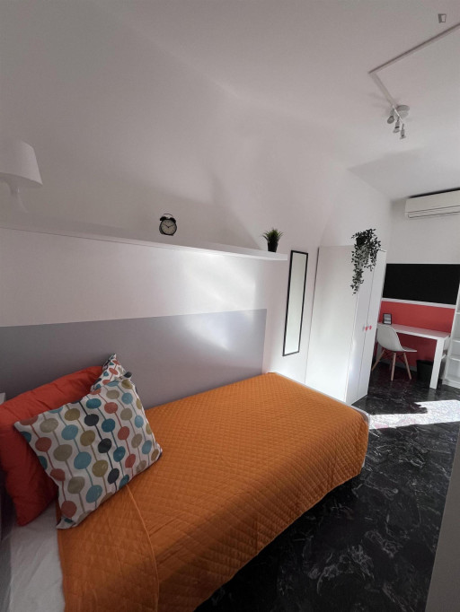 Splendid single bedroom near Santa Chiara train station  - Trento - chambre - ImmoJeune