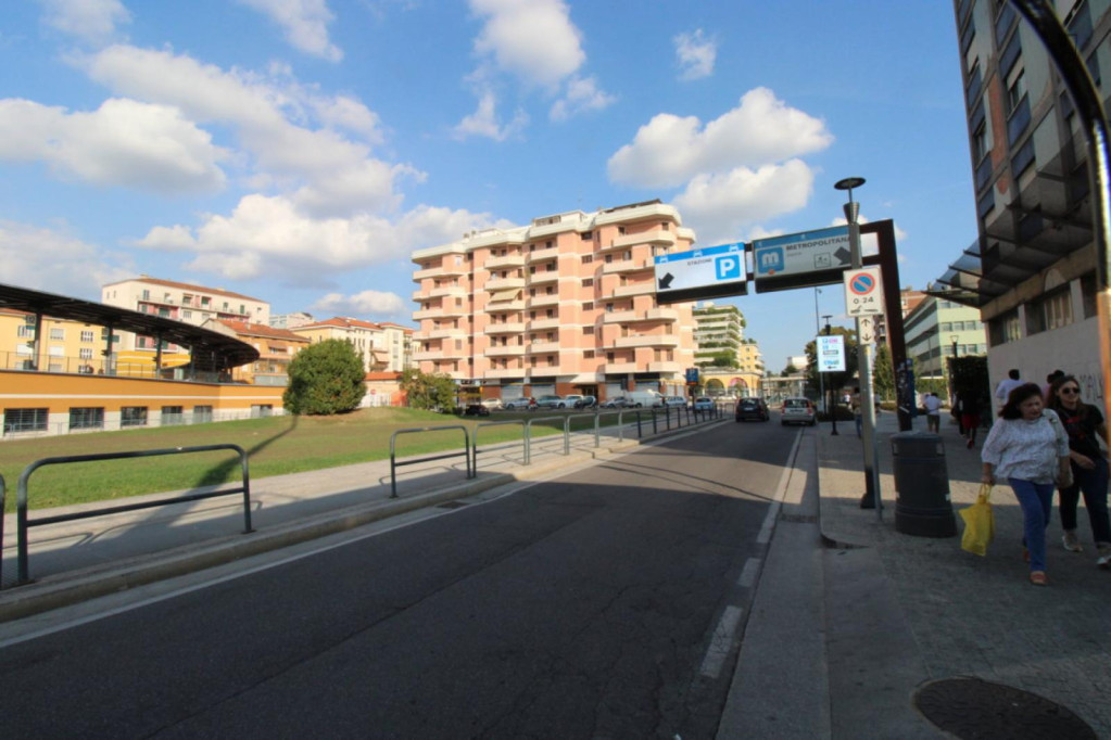 Welcoming double bedroom near the Stazione FS metro