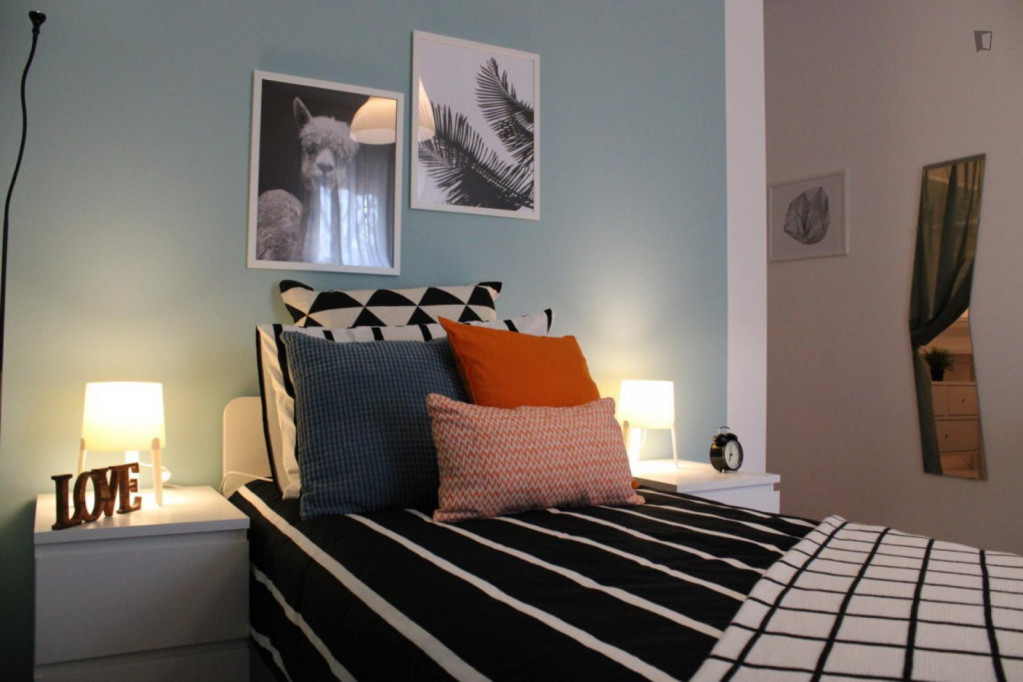 Inviting single bedroom near Facoltà di Medicina e Chirurgia