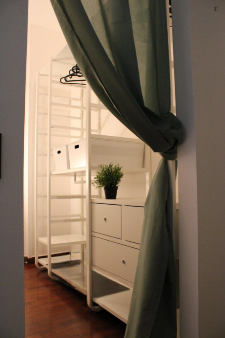 Inviting single bedroom near Facoltà di Medicina e Chirurgia