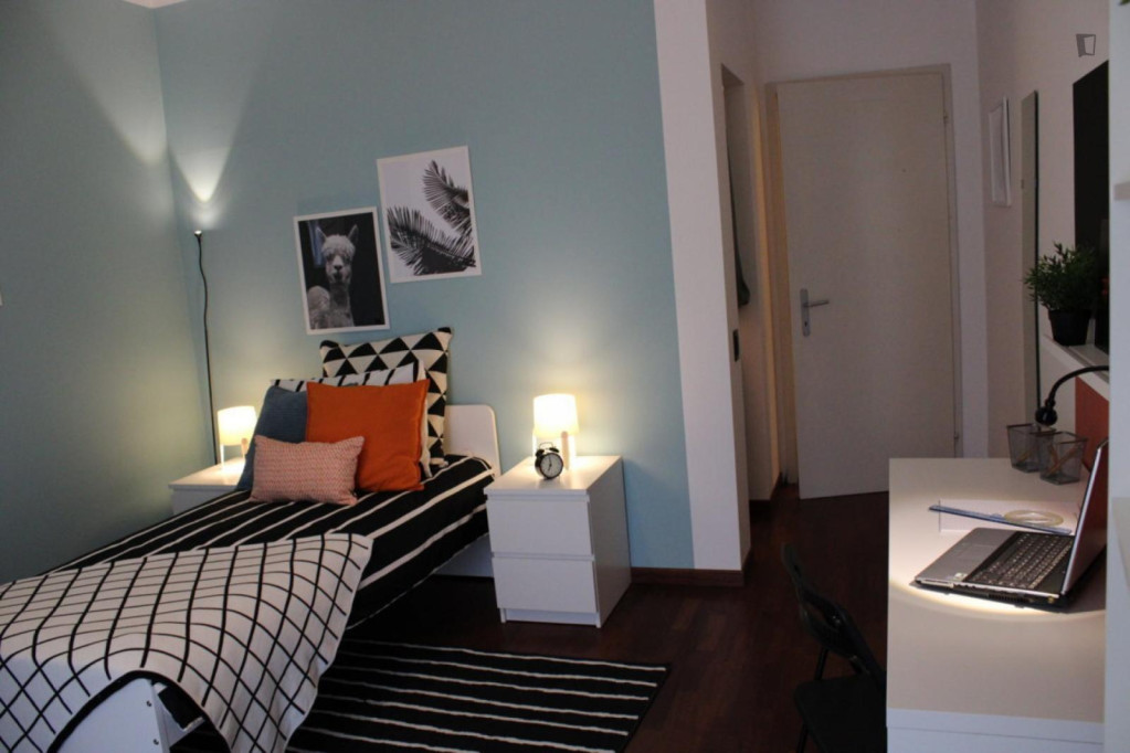 Inviting single bedroom near Facoltà di Medicina e Chirurgia
