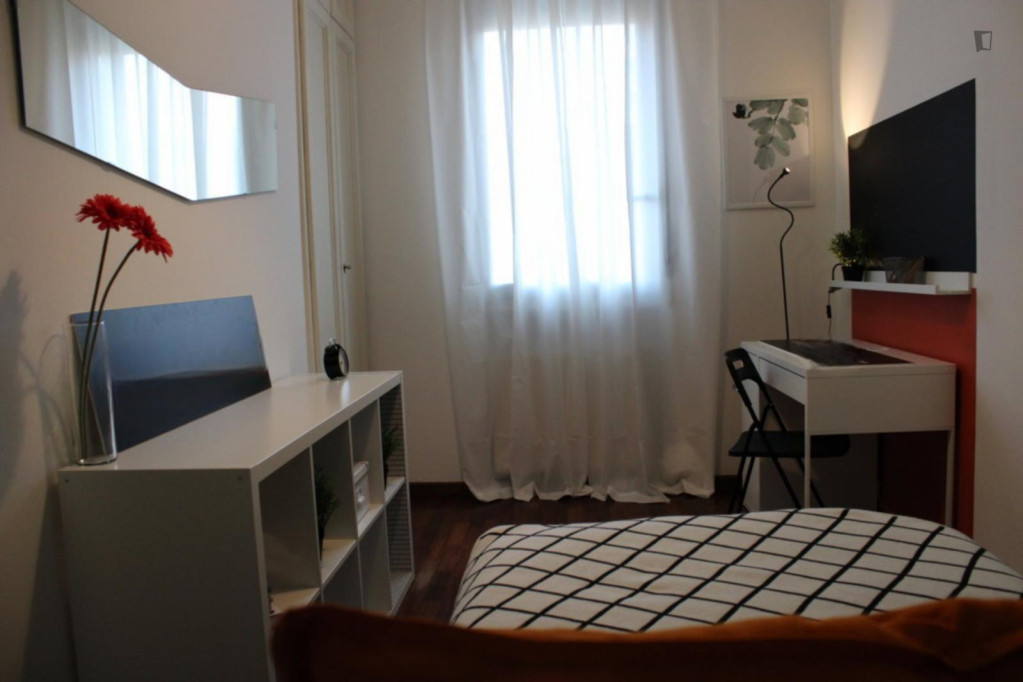 Elegant single bedroom in Mompiano