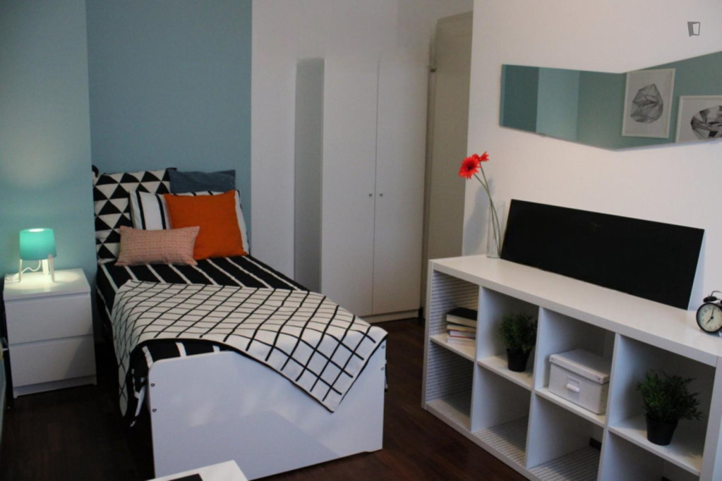 Elegant single bedroom in Mompiano