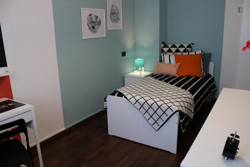 Elegant single bedroom in Mompiano