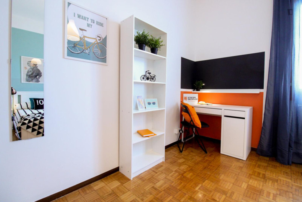 Colourful double bedroom near Facoltà di Ingegneria